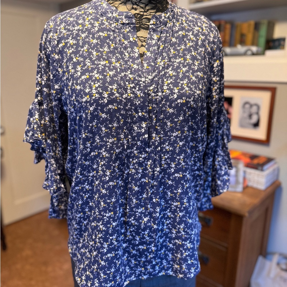 Vince Camuto Navy Floral Top